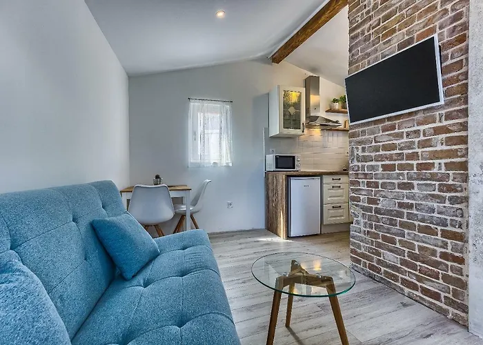 With Balcony Apartment Split